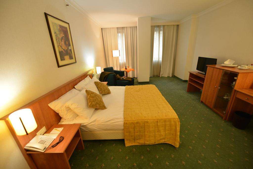 Hotel Karpos سكوبجي الغرفة الصورة