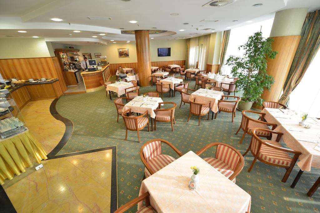 Hotel Karpos سكوبجي المطعم الصورة